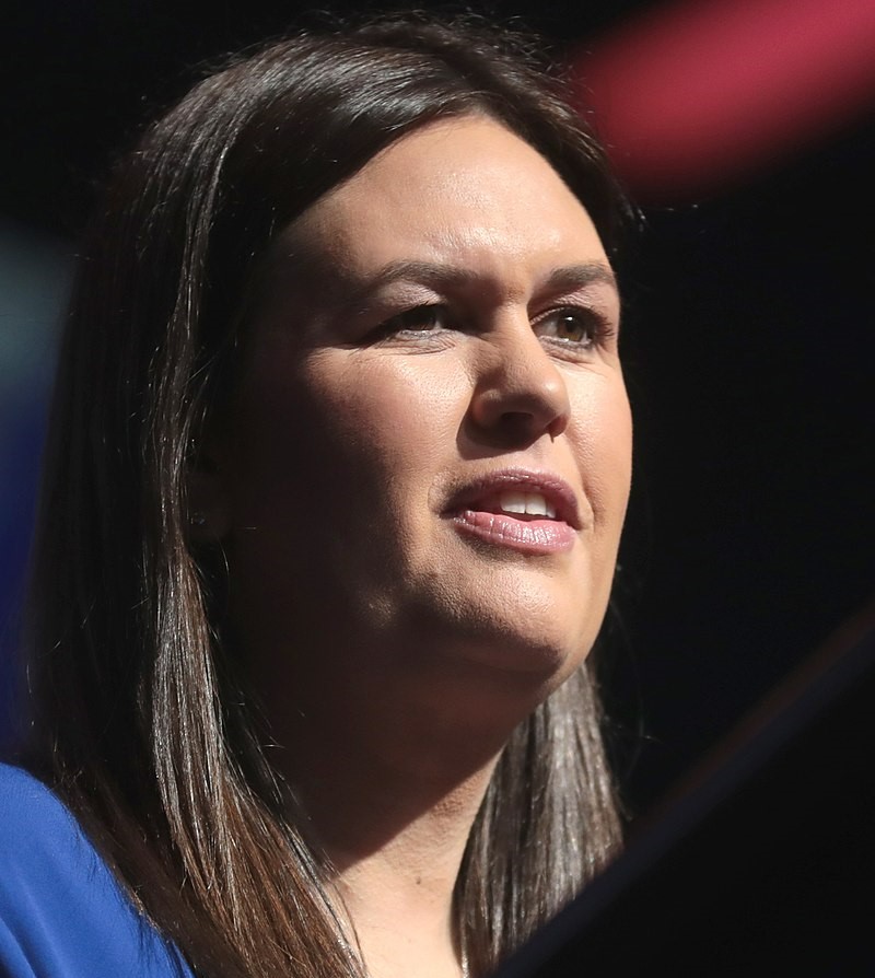 Бивша говорителка на Доналд Тръмп полага клетва като губернатор на Арканзас