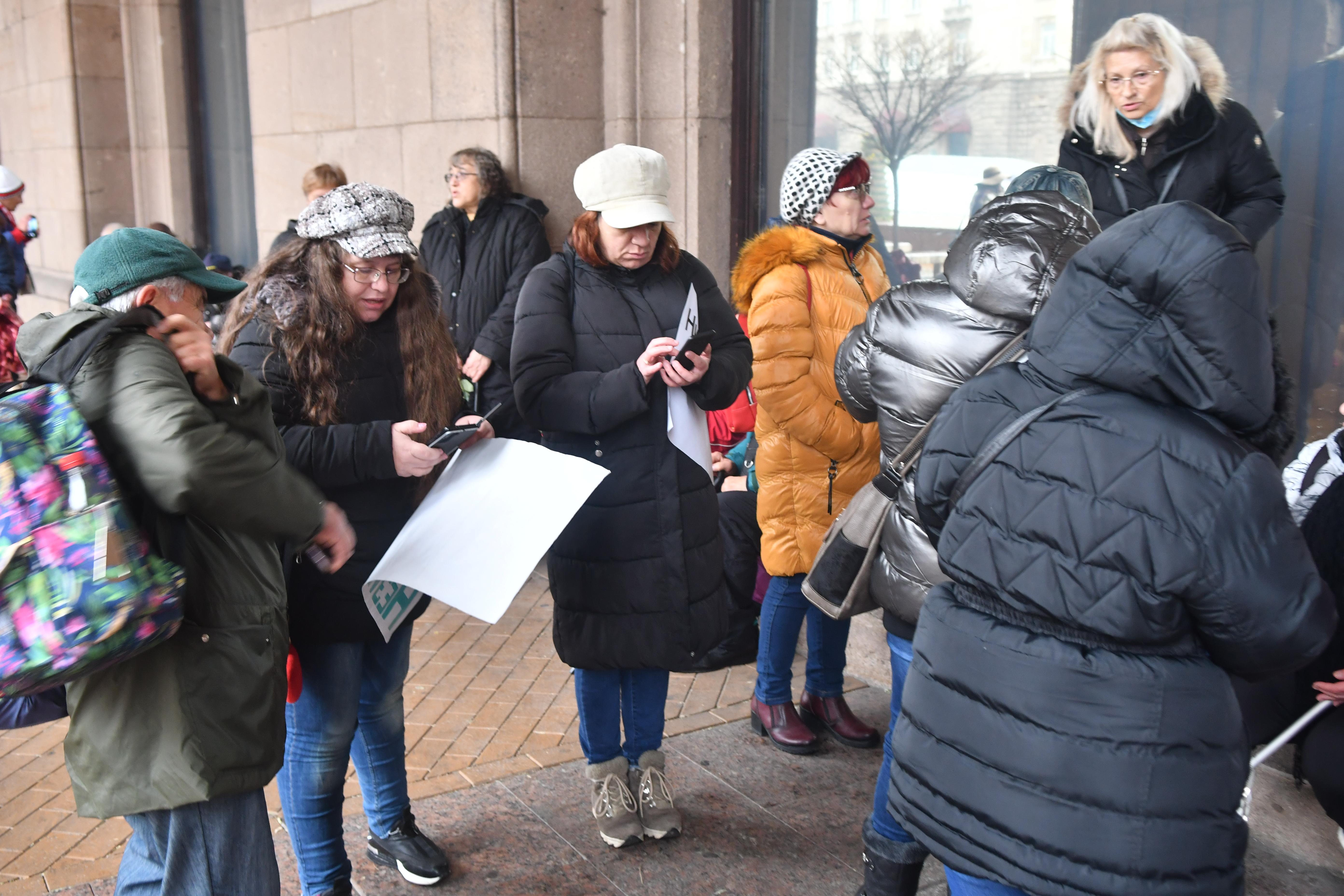 Хора с увреждания излязоха на протест пред Министерския съвет