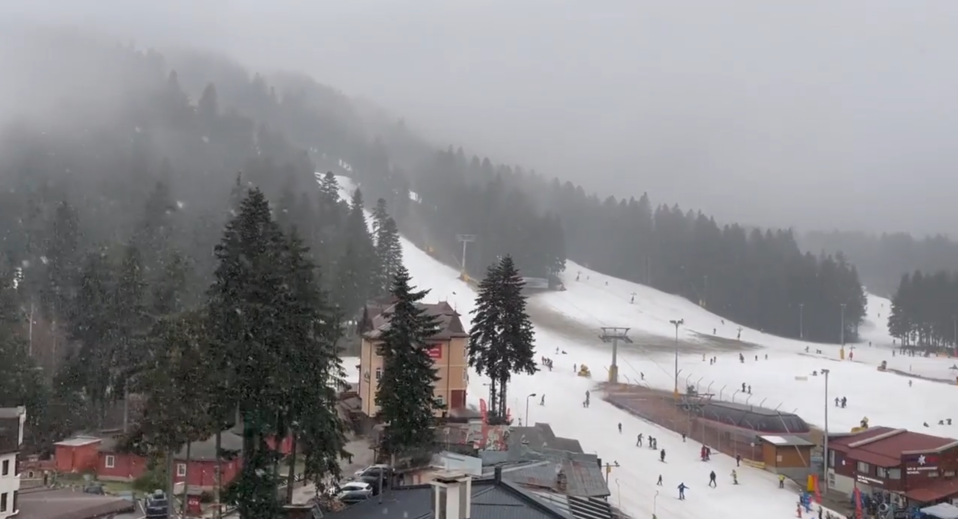 Зимата вече е в България, сняг вали по планините (ВИДЕО)