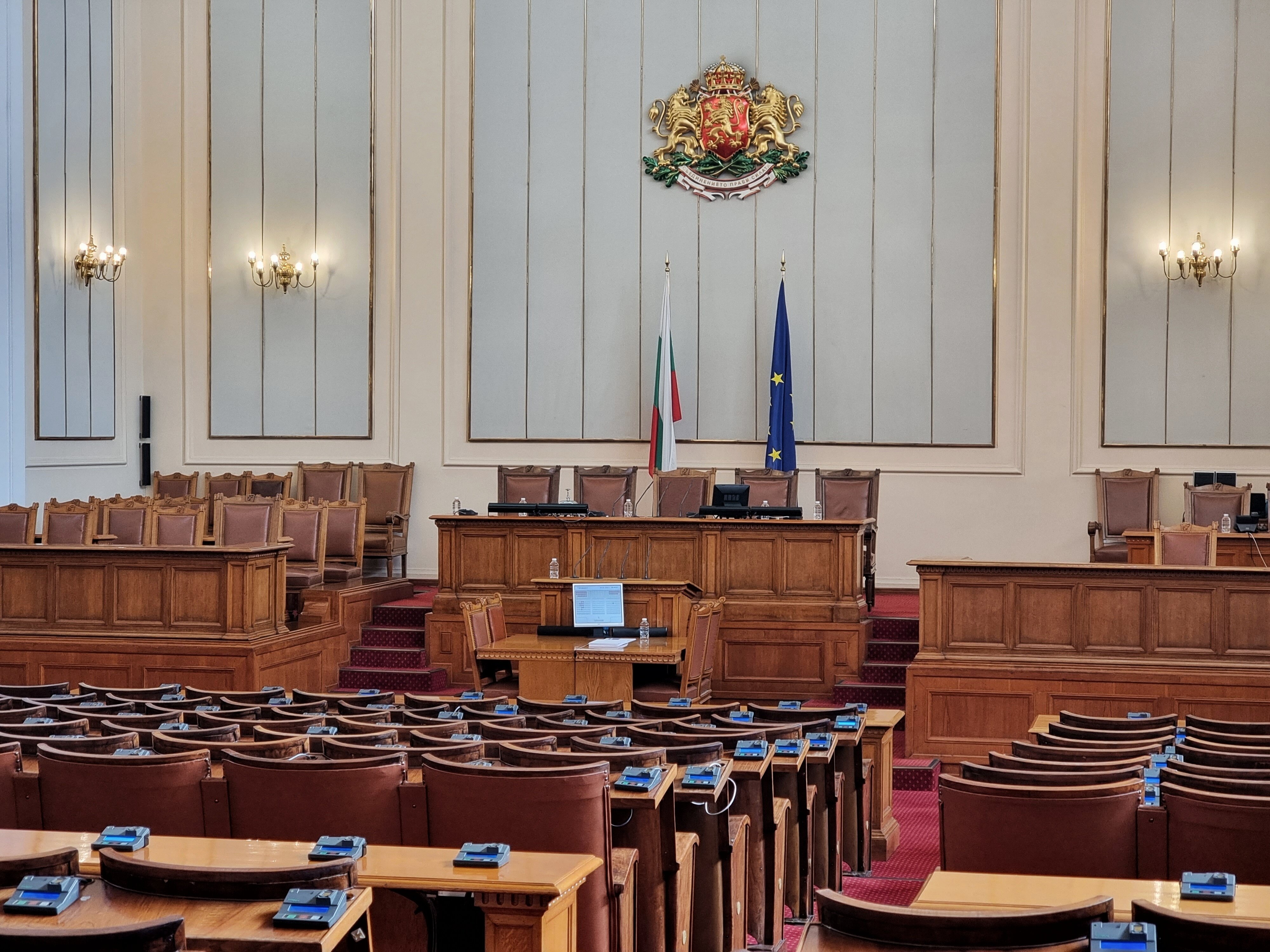 Политиката става все по-токсична