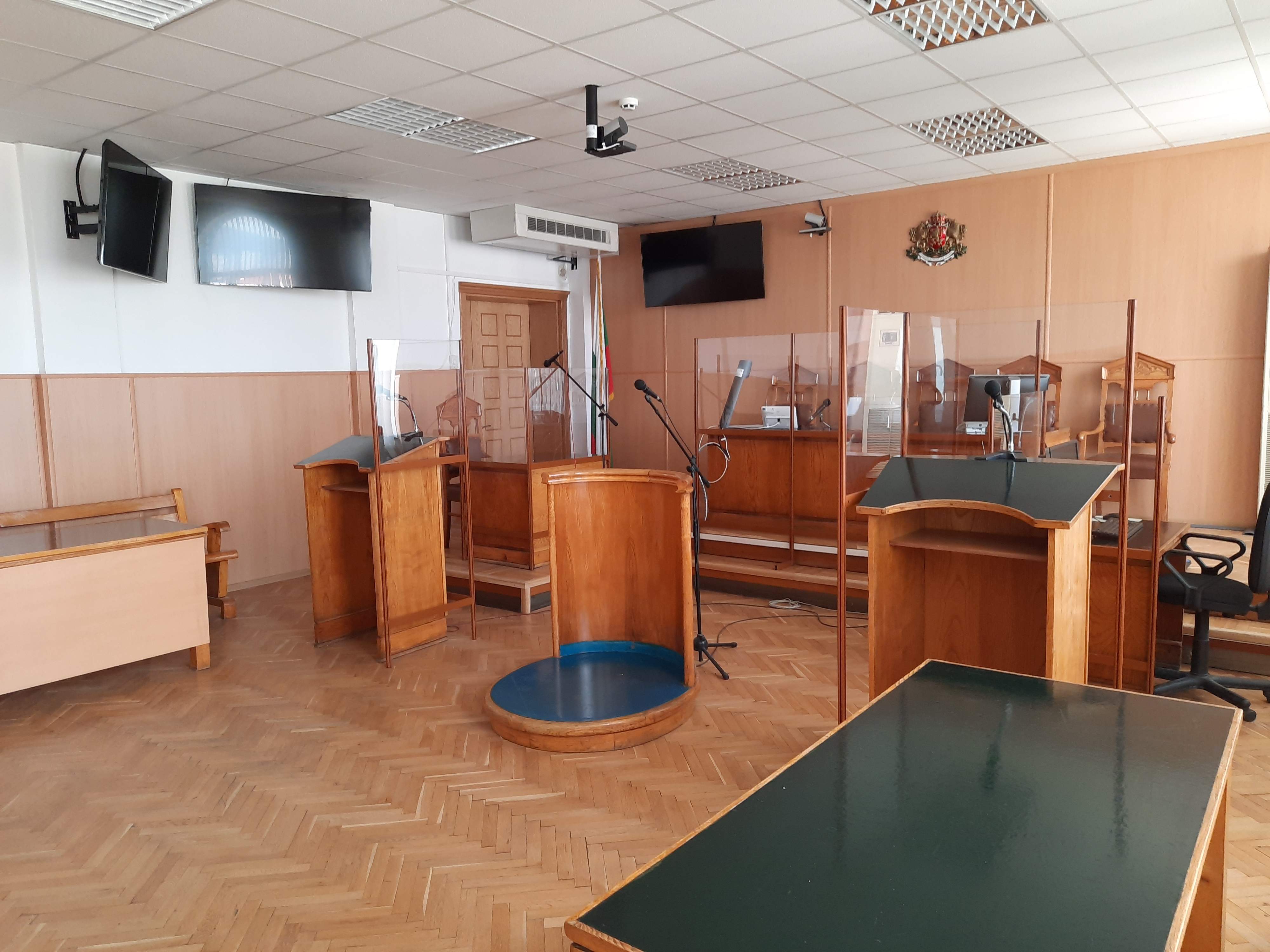 Домашен арест за жена с 33 данъчни престъпления