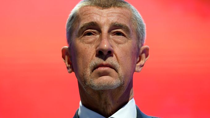 Андрей Бабиш води на първия тур на президентските избори в Чехия