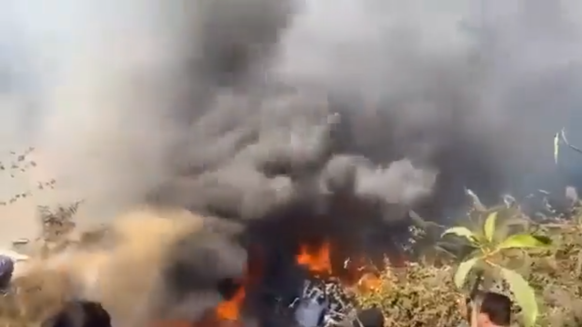 На борда на разбилия се в Непал самолет е имало 15 чужденци