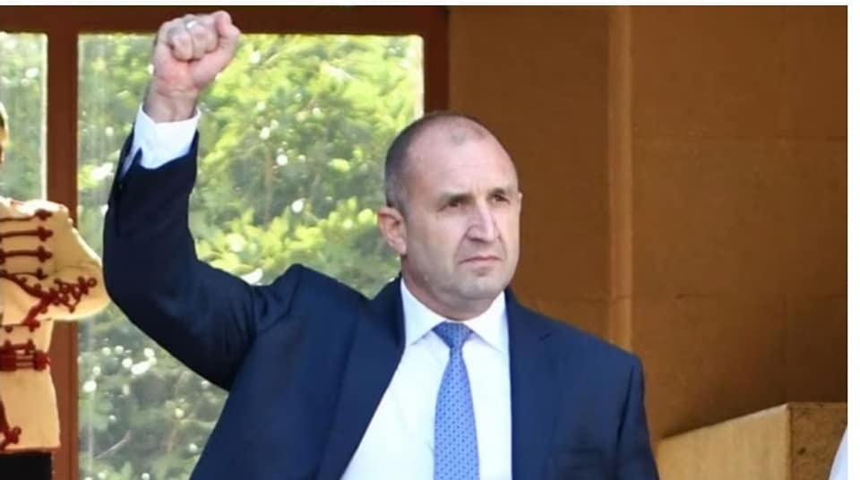 България не заслужава такава съдба, не заслужава такъв президент, не заслужава "шарлатани" и шарлатания