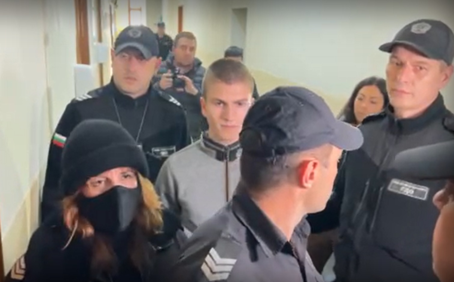 Оставиха в ареста шофьора, блъснал шест коли и автобус при гонка с полицията