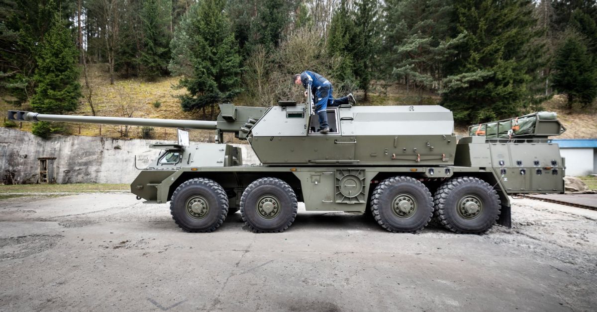 Великобритания с нов пакет от военна помощ за Украйна, Словакия предоставя осма самоходна гаубица "Зузана-2"