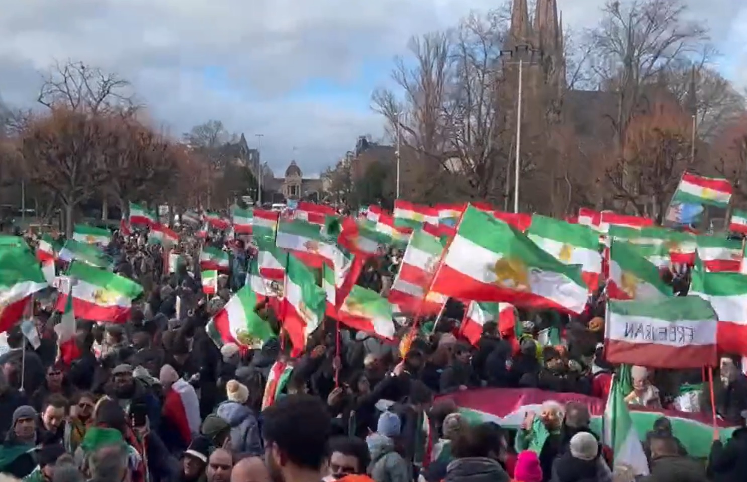 Хиляди на протест в Страсбург срещу екзекуциите в Иран (ВИДЕО)