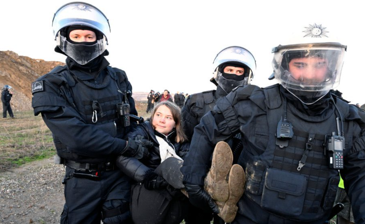Арестуваха Грета Тунберг по време на протест в Германия (ВИДЕО)