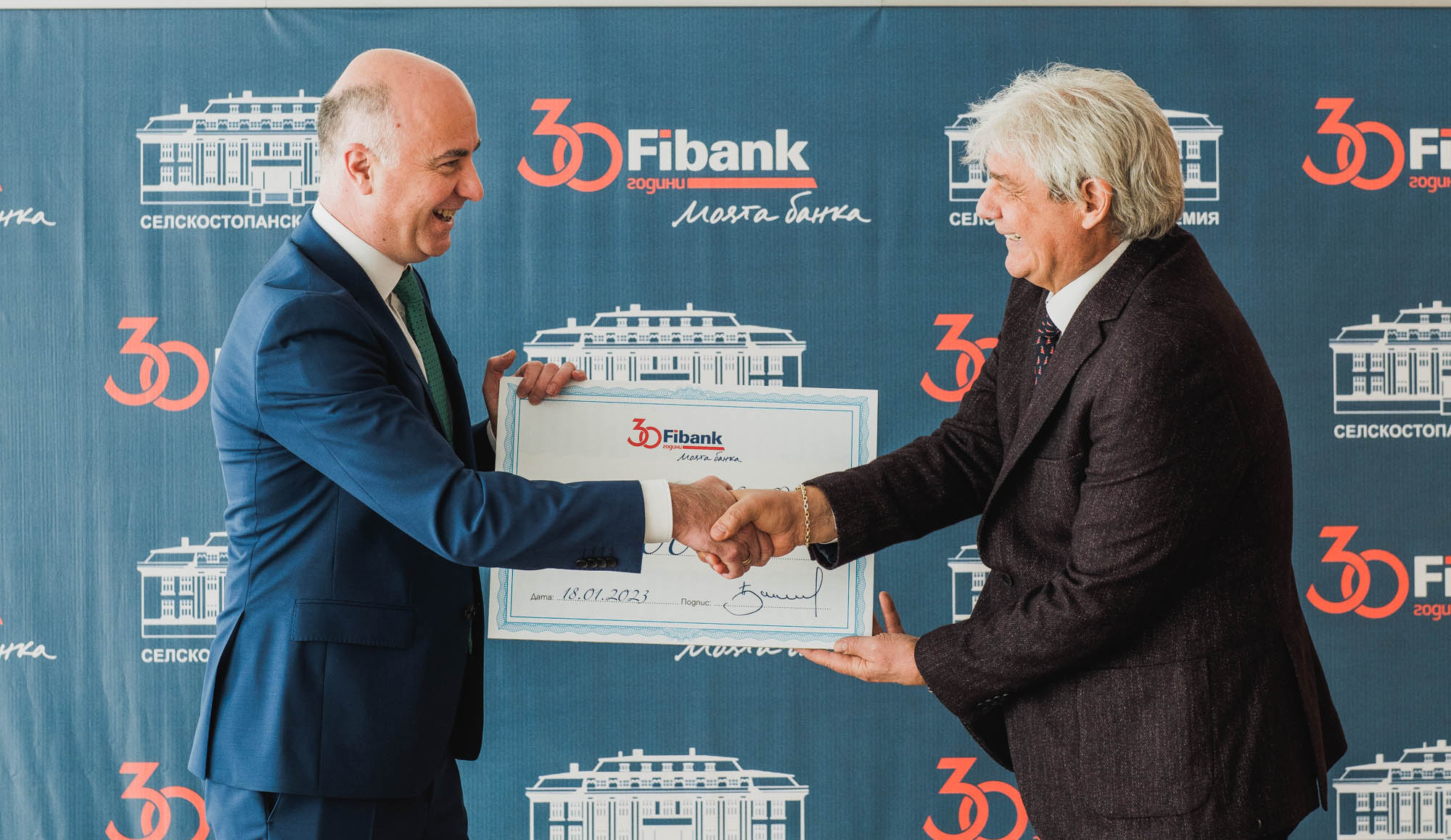 Fibank направи парично дарение на Селскостопанската академия за запазване на българските сортове плодове и зеленчуци
