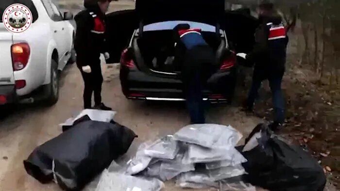 Прекарват дрога с малък самолет
