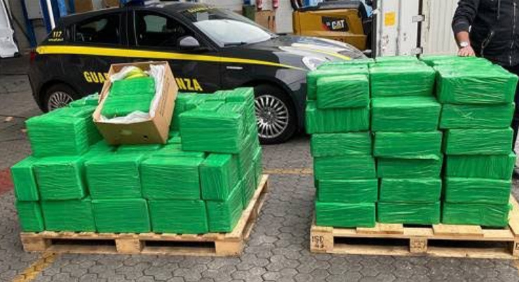 Италианската полиция иззе 1 тон кокаин, скрит в дъното на кораб
