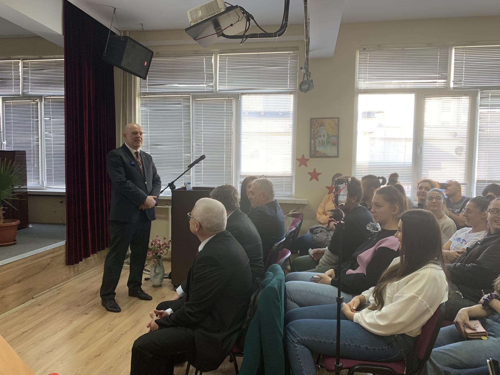 Главният прокурор пред ученици в Търговище: Борбата с престъпността е отговорност на всички власти