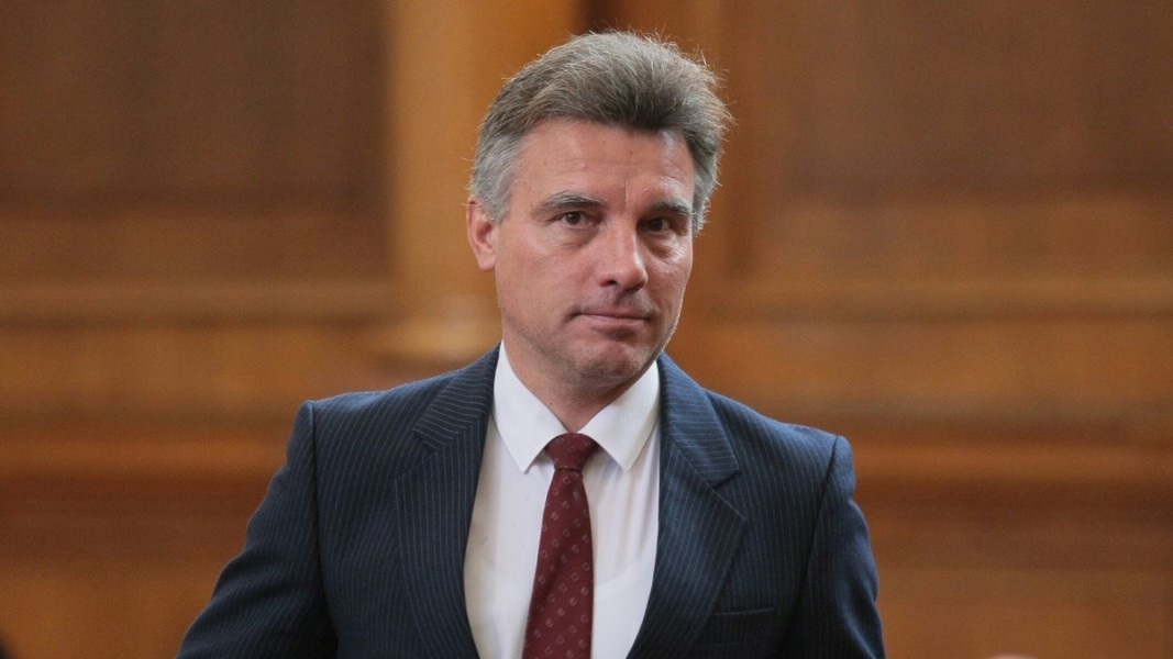 Проф. Иво Христов: Лидерската среща на Нинова е хубав предизборен ПР, няма да постигне друго