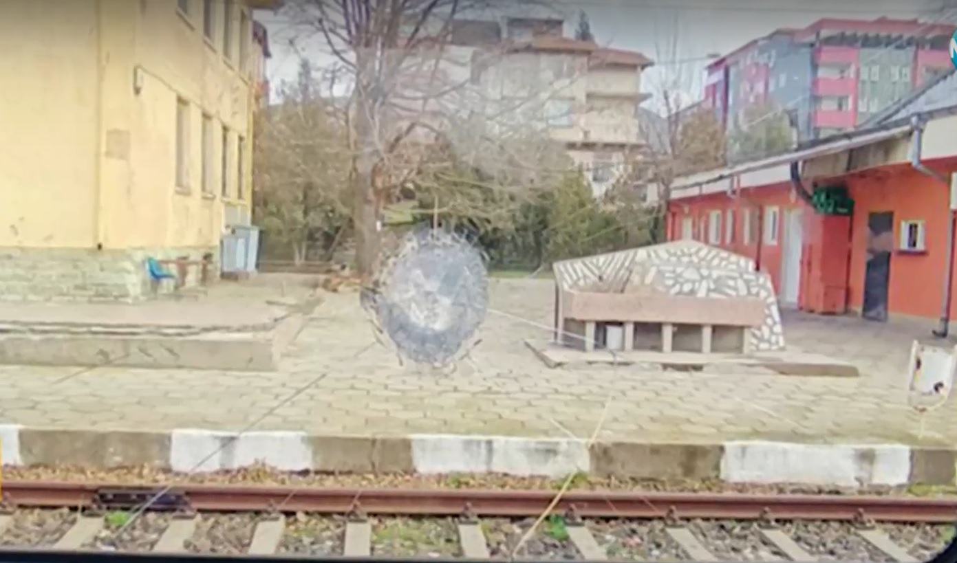 Замеряха с камъни пътнически влак, пътуващ от Димитровград за Кърджали