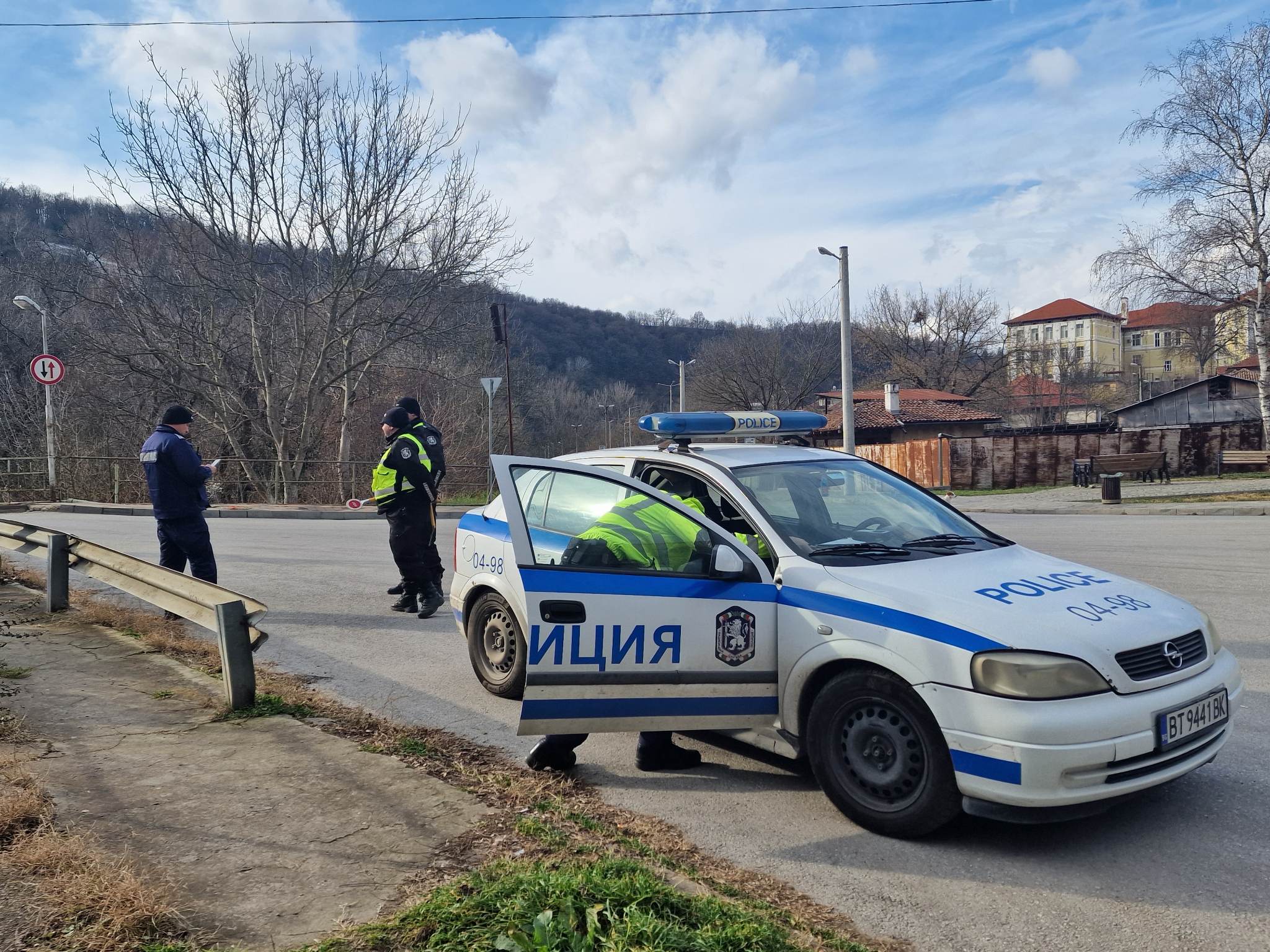 Проверяват имотното състояние на 28 уличени в телефонни измами в Търновско