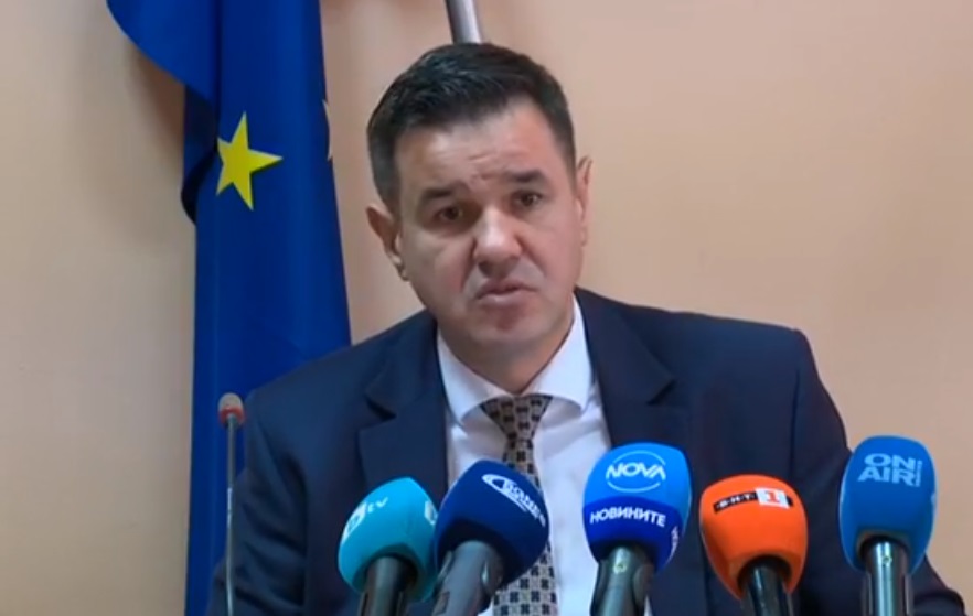 Стоянов: Кабинетът ще гласува по-евтини карти за градския транспорт за пенсионерите и учениците