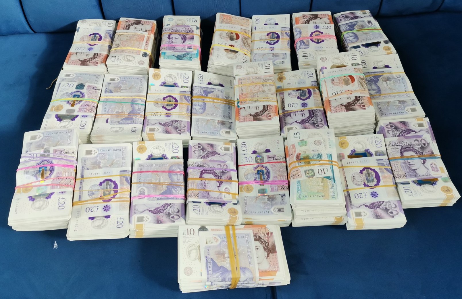 Установиха недекларирана валута за близо 680 000 лв. при три проверки на "Митница Русе"