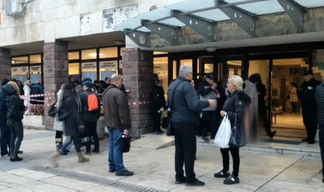 Дълги опашки  в Сливен за включване в програмата за саниране