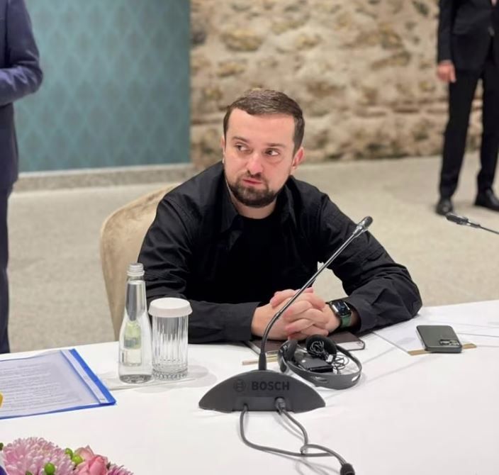 Лавина от оставки и уволнения в Украйна