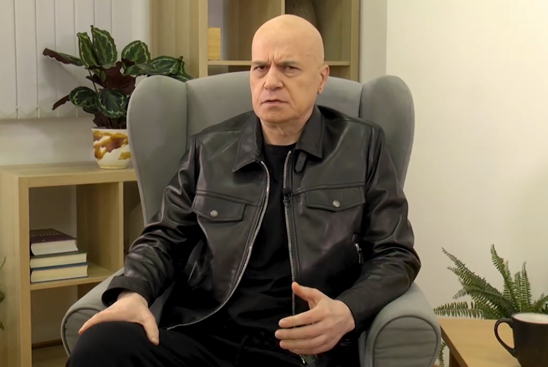 "'Не съм бил прав, законът важи за всички": Слави Трифонов е платил глобите си и обеща да подаде имуществена декларация
