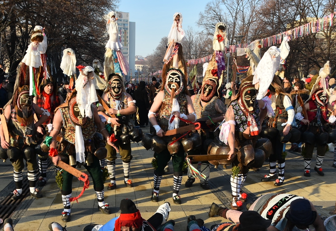 Учениците в Перник няма да учат на 27 януари заради "Сурва"