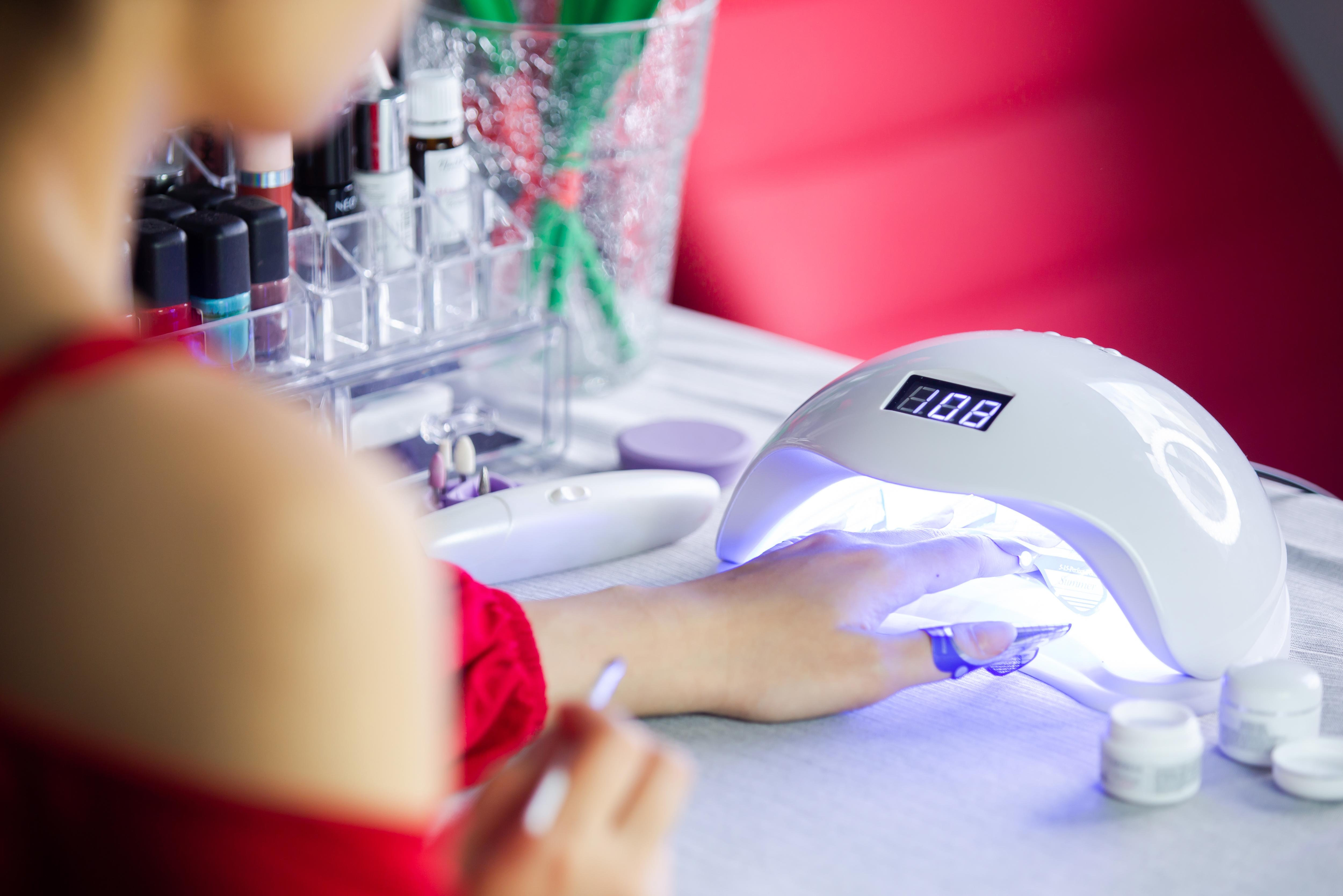 Лампите за гел лак увреждат ДНК