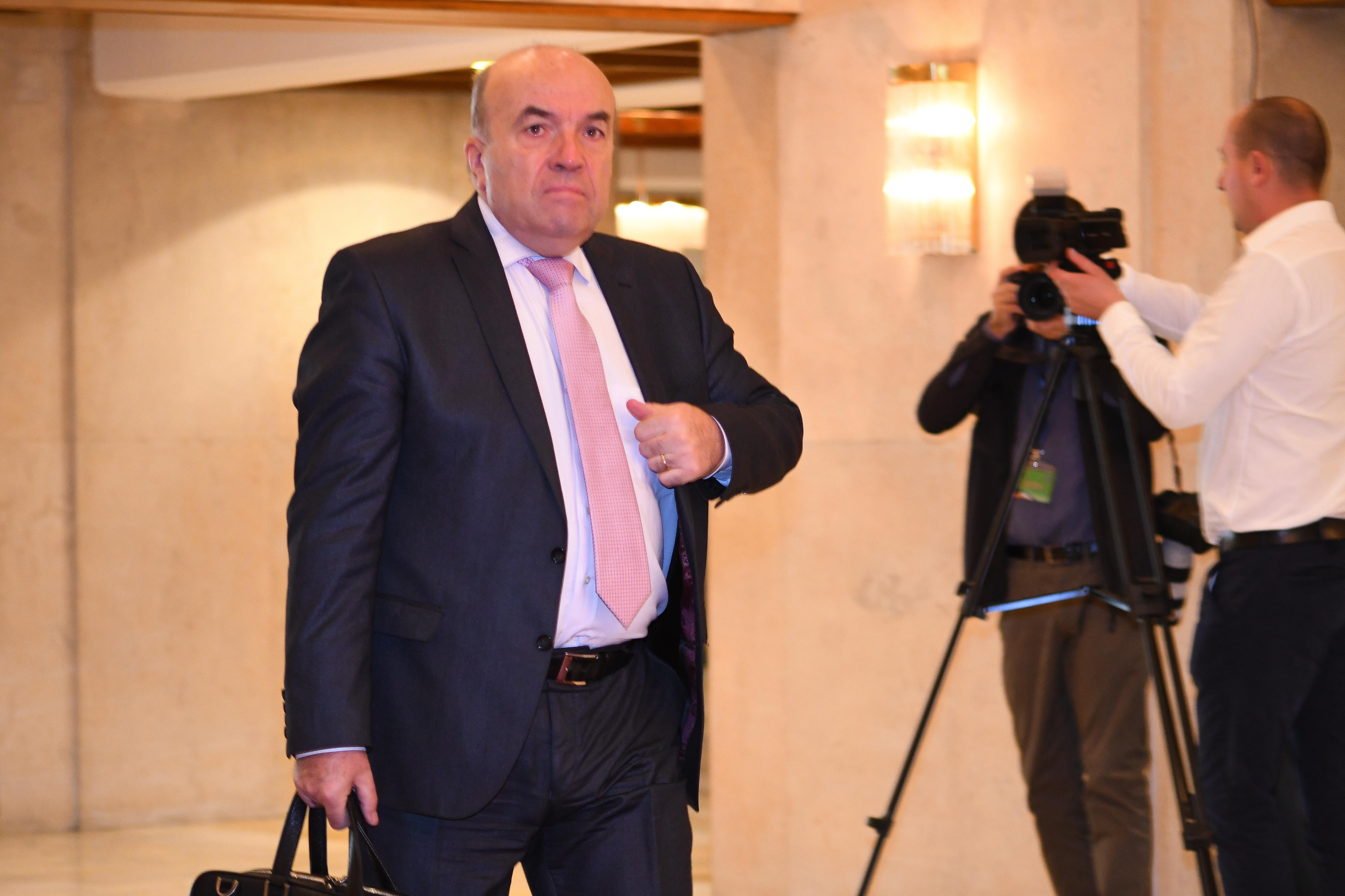 Служебният външен министър Николай Милков за случая “Християн Пендиков”: Мерките срещу РС Македония вече са в ход (обзор)