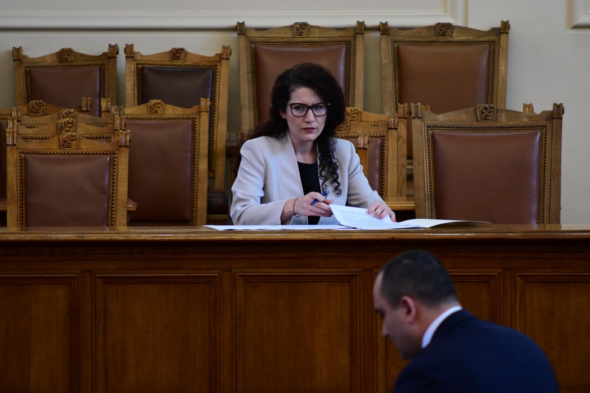 Провал на комисията по електронно управление, която трябваше да изслуша представители на "Телъс" и "Мета"