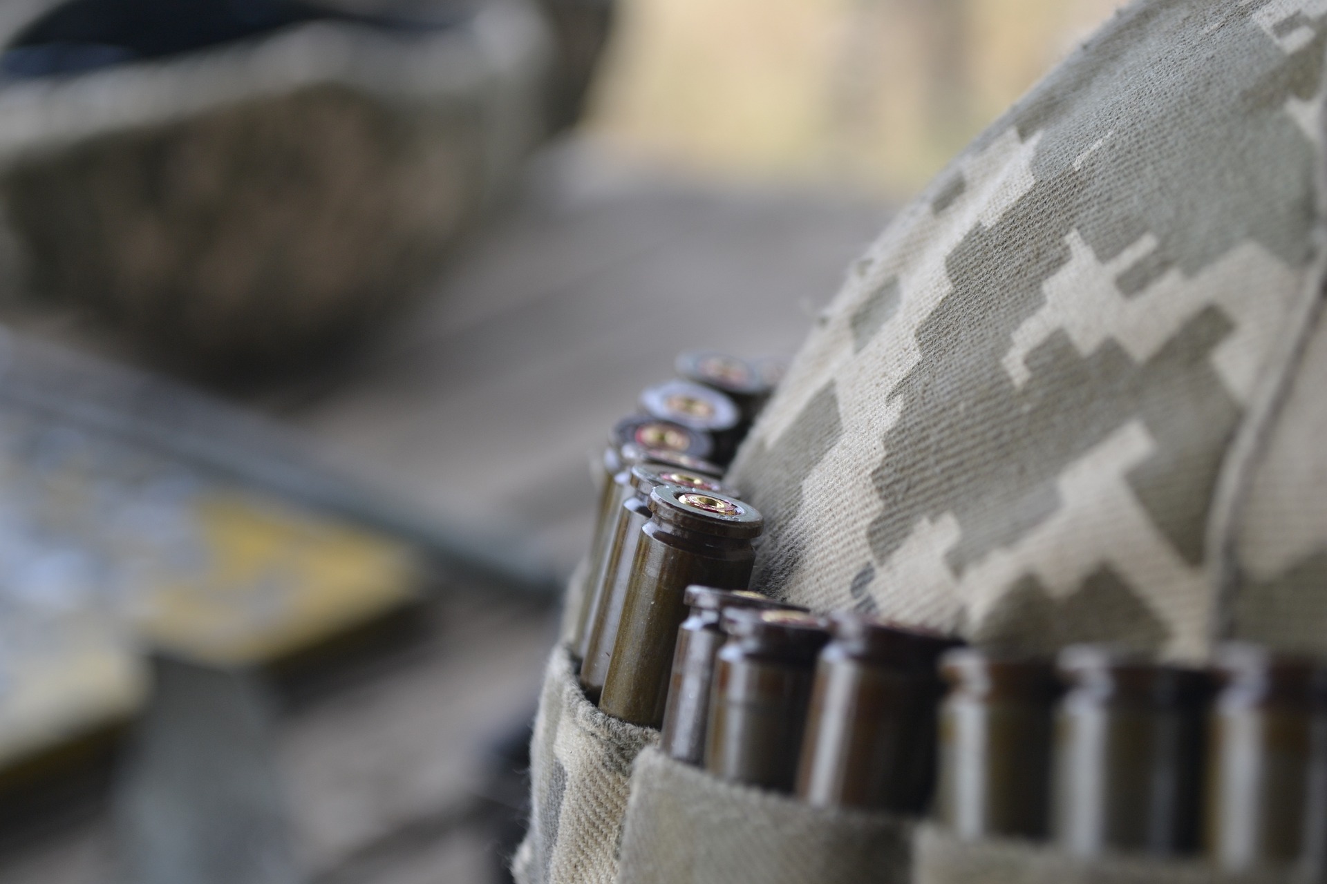 Въоръжено нападение срещу азербайджанското посолство в Техеран, един убит