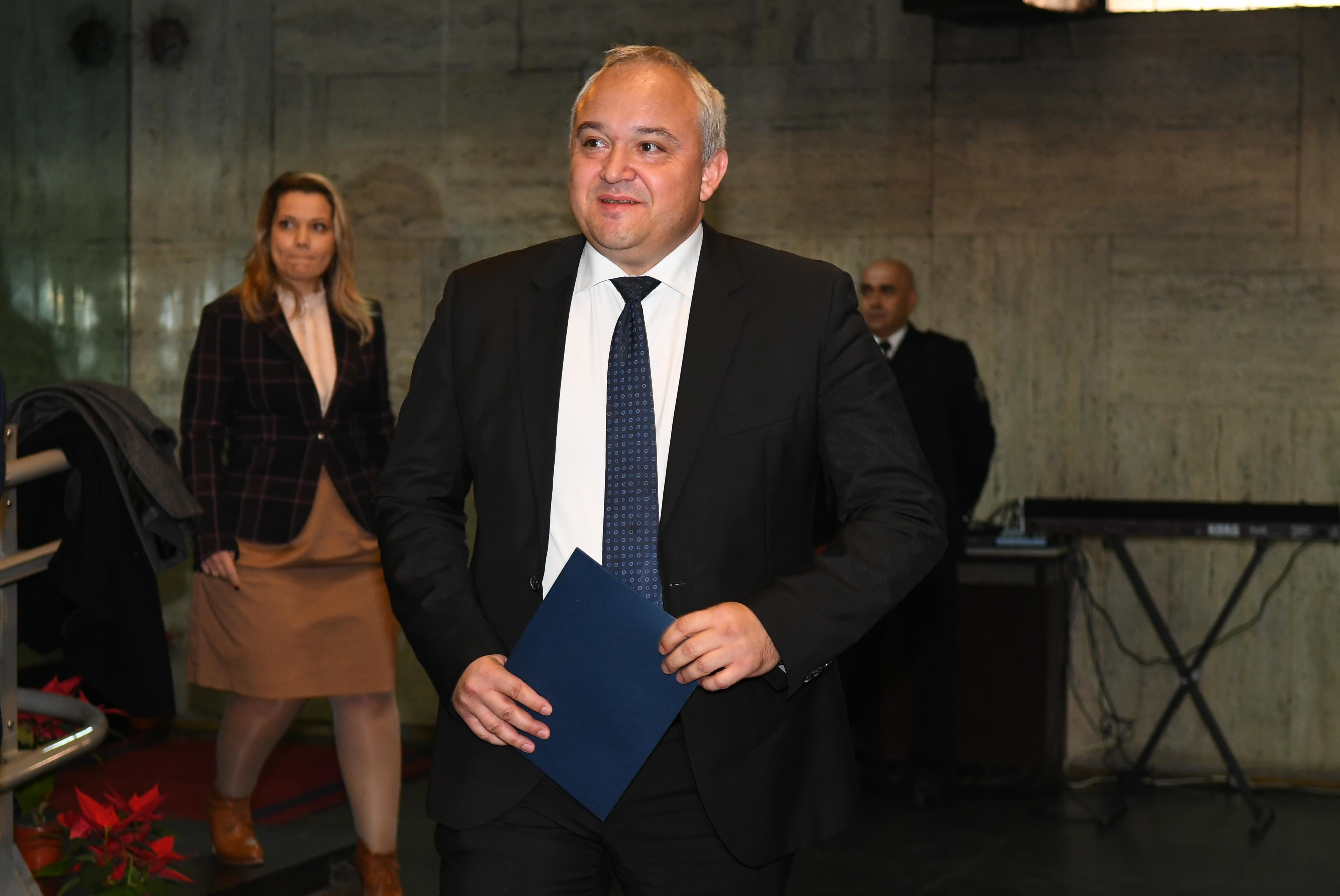 Вътрешният министър и шефът на ДАНС заминават за Скопие