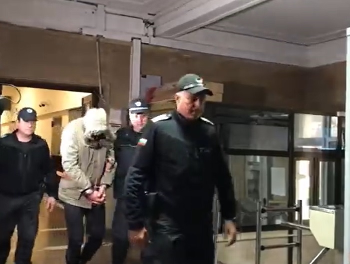 Задържаха под стража мъжа, пребил до смърт приятелката си