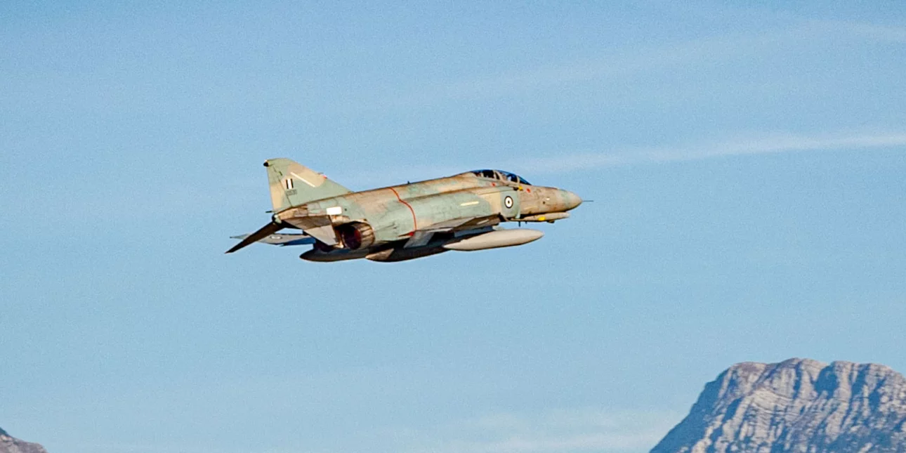 Двуместен изтребител F-4 на гръцките ВВС се разби край Андравида (обновена)