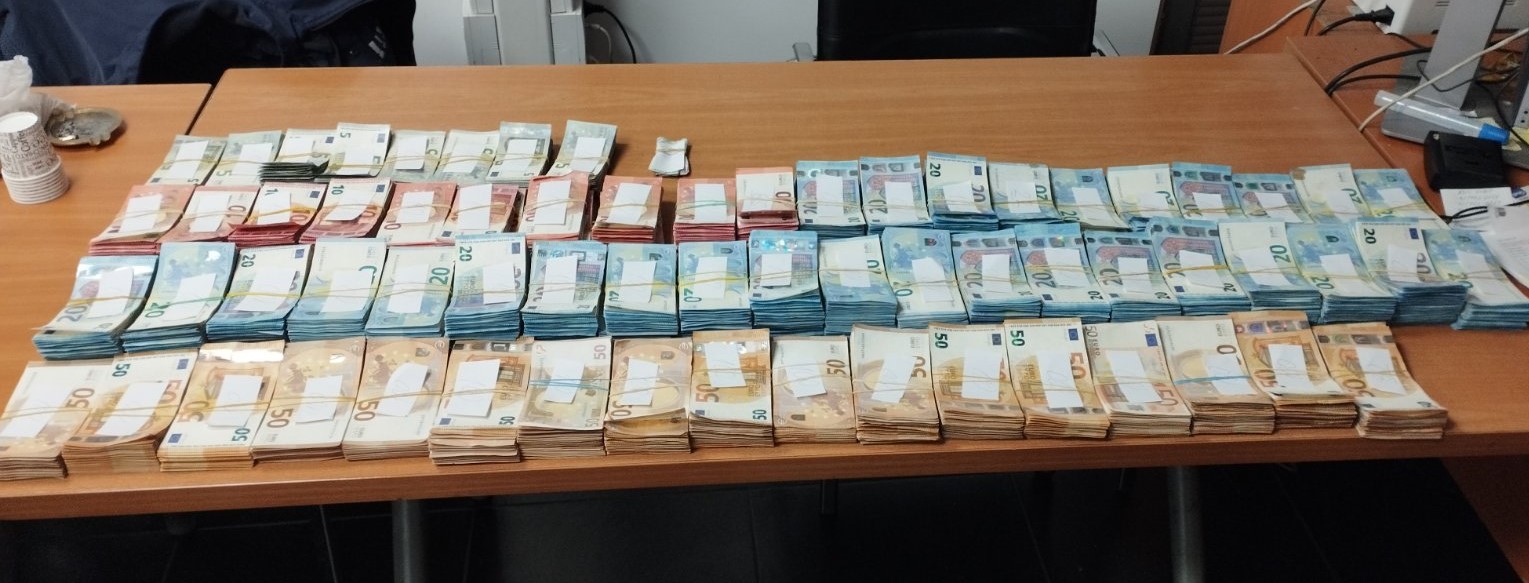 Откриха недекларирана валута за над 670 000 лв. на "Капитан Андреево" (ВИДЕО)