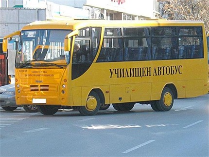 Училищен автобус предизвика верижна катастрофа в Силистра, шофьорът е избягал
