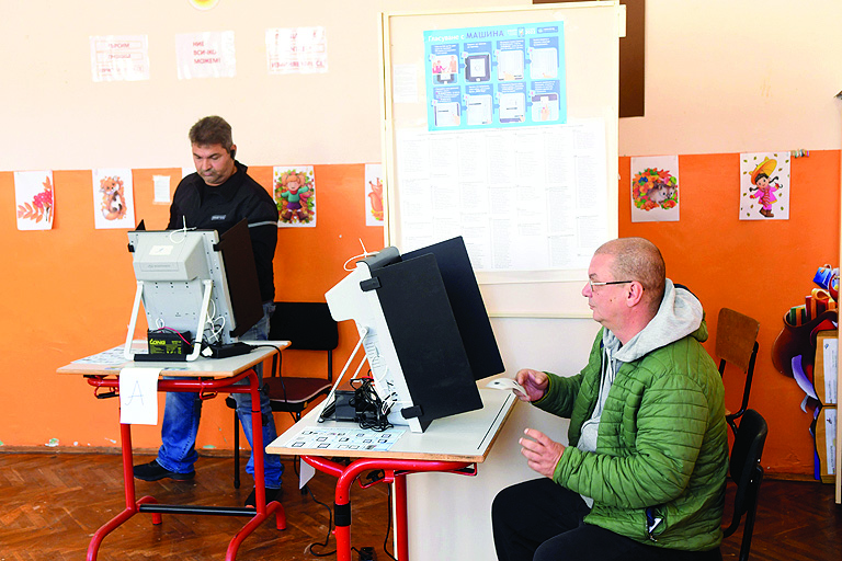 Предлагат смартфони, вместо камери за вота