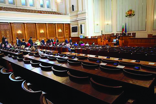 Депутати пуснаха предизборно въпроси до служебните министри