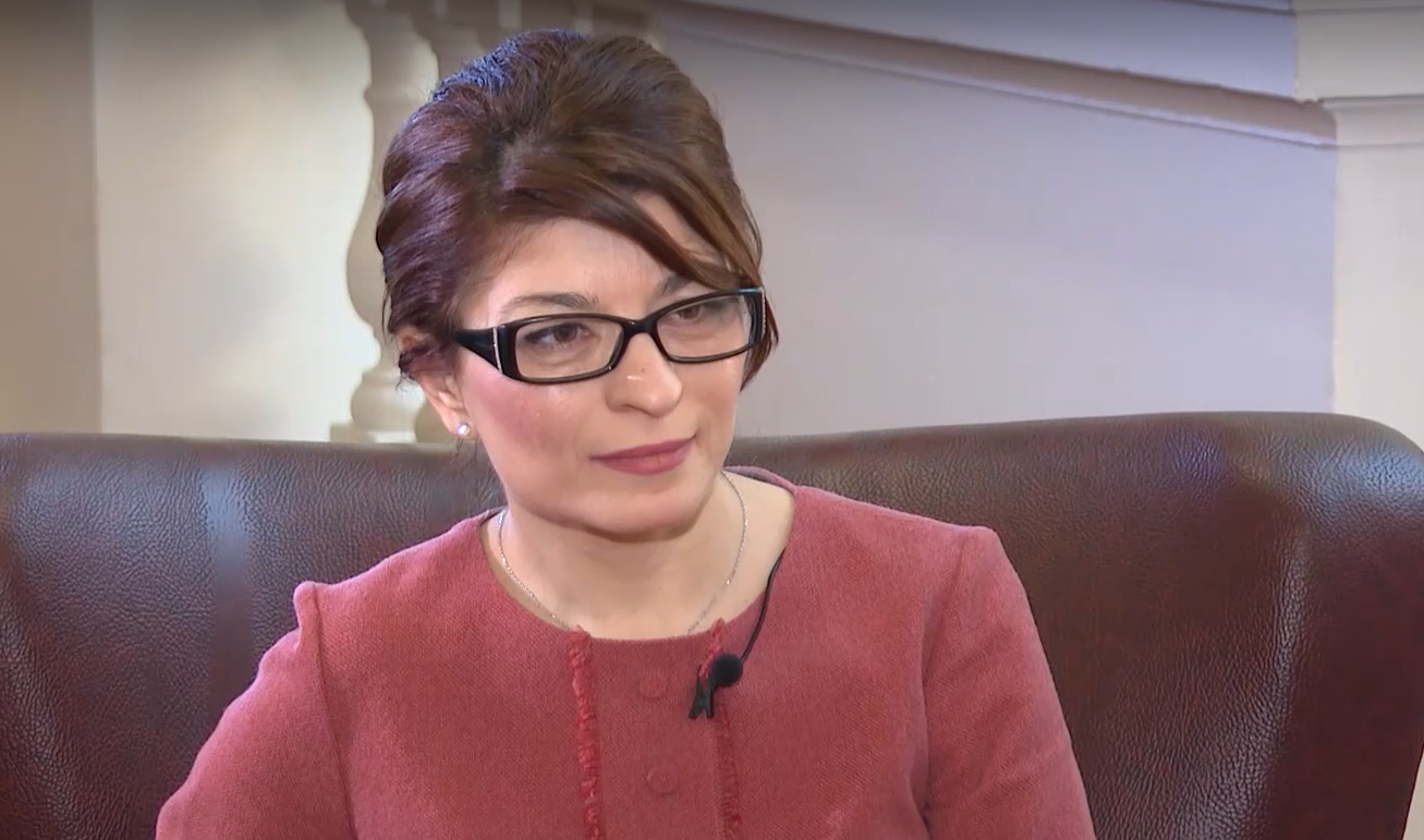 Атанасова: Не е време България да променя модела на държавното си устройство