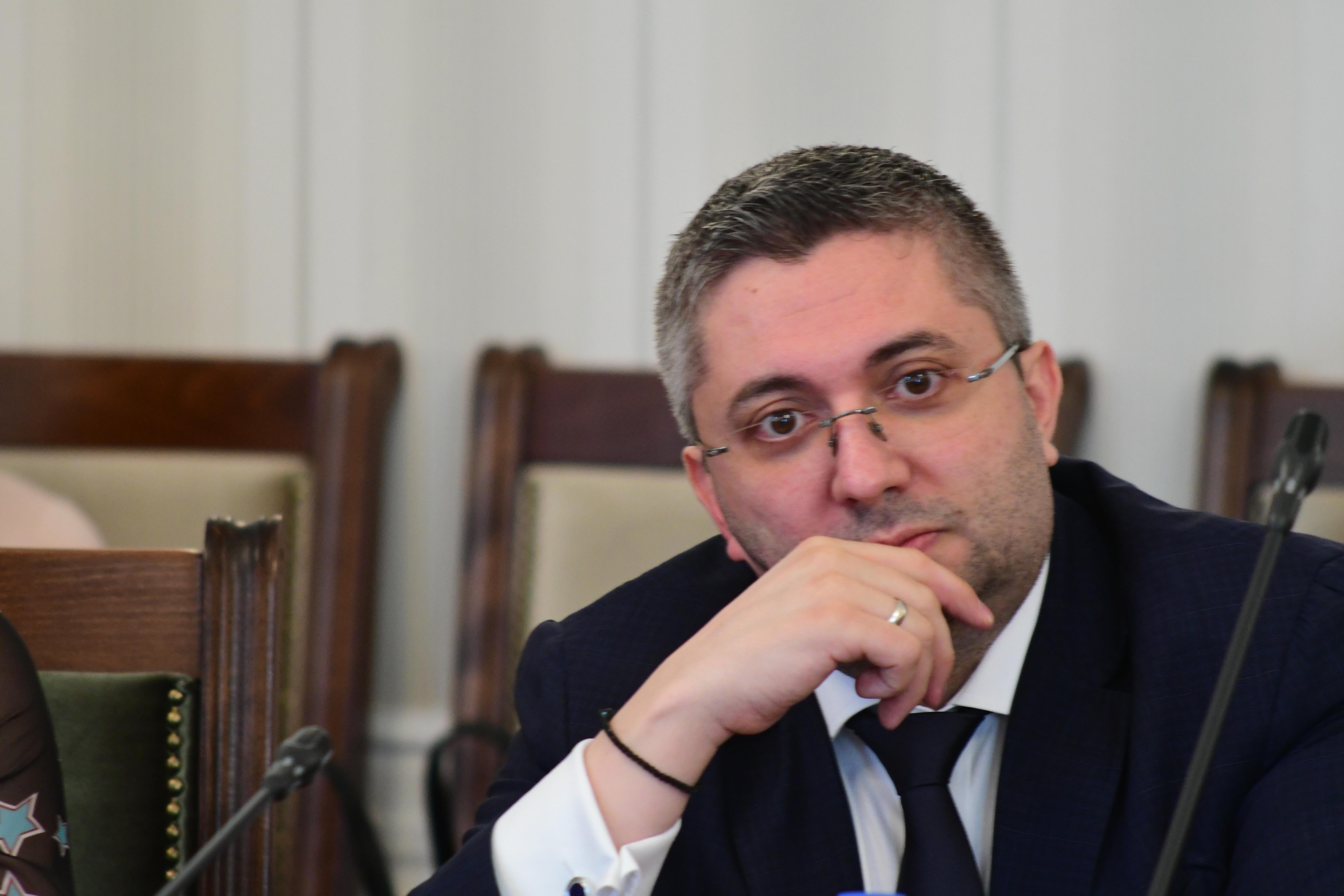 Николай Нанков: Министърът на МРРБ е възложил ремонти за стотици милиони, а контролът е бил на ниво нула