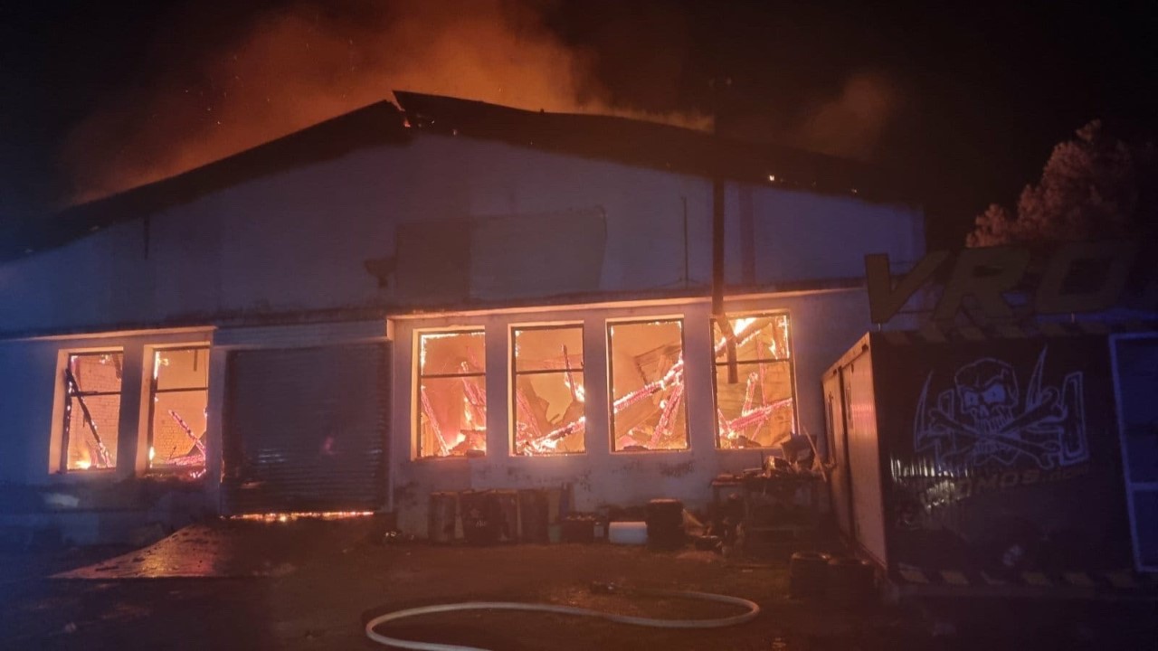 Пожар в складова база в Бургас
