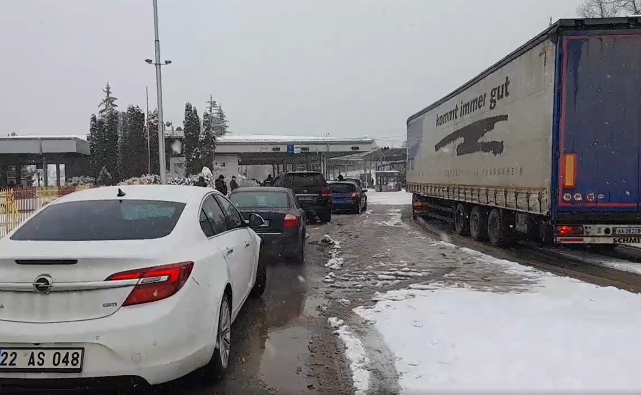 Македонски полицаи бият и заплашват българи на границата, сред потърпевшите е и Ангел Георгиев от "Възраждане" (ВИДЕО)