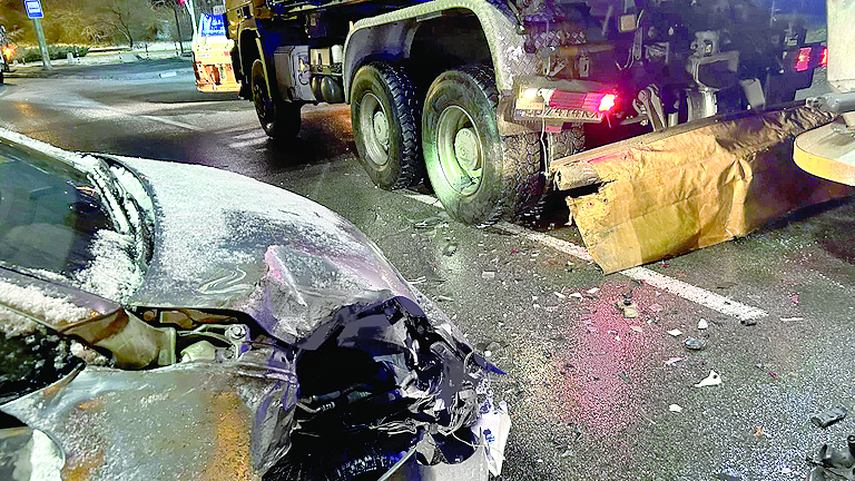 Шофьор по почистването загина при удар с ТИР