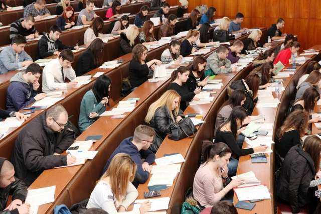 Сметки пращат ВУЗ-ове във ваканция