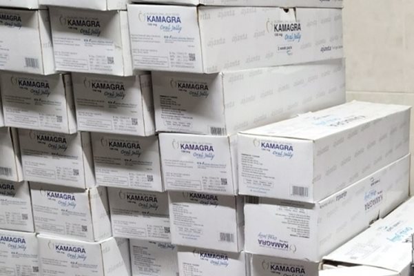 Контрабандни цигари и сексуални стимуланти задържаха на "Лесово"