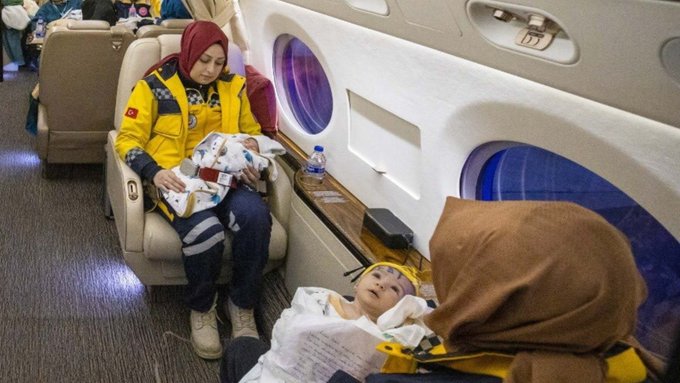 16 бебета без родители отпътуваха от Кахраманмараш със самолет на Ердоган