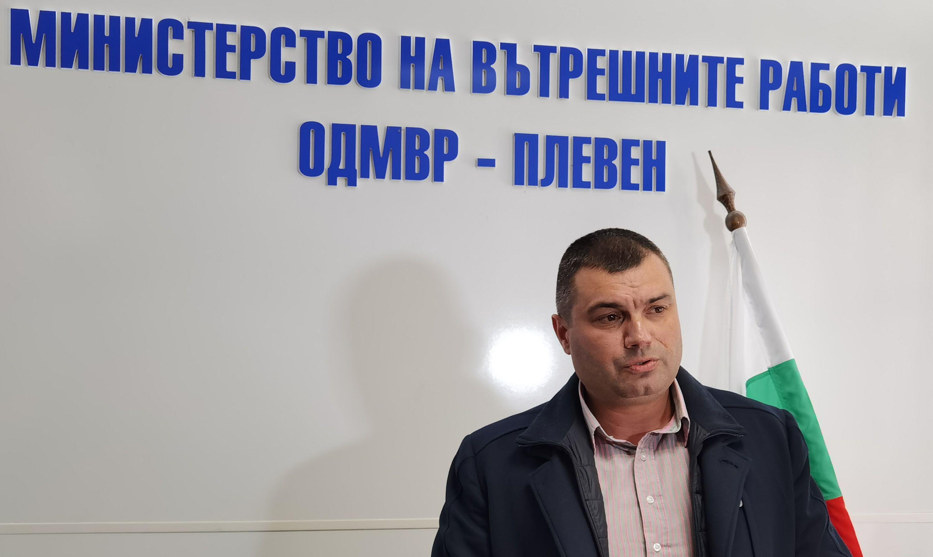 Отстраняват трима полицаи заради побоя в Плевен