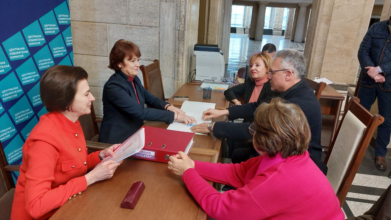 Коалиция „Левицата!“ се регистрира в ЦИК за изборите