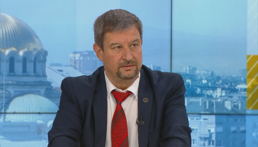 Юлиян Петров от синдикат “Образование”: Политиците да си мерят думите, учителите не очакват Асен Василев да се извини