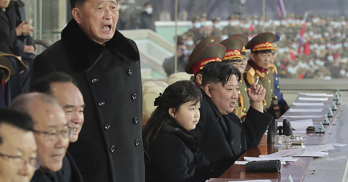 Ким Чен-ун заведе дъщеря си на футболен мач