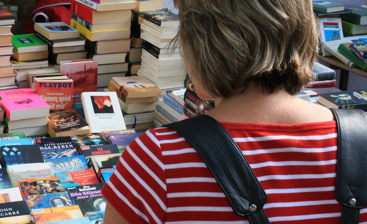Книжарниците като агитационни табла