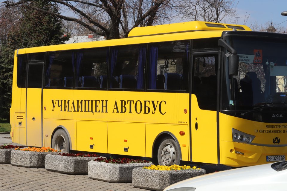 Увеличават маршрутите и спирките на училищните автобуси в София